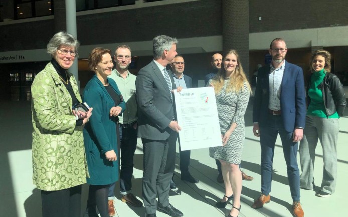Overhandiging petitie.jpeg