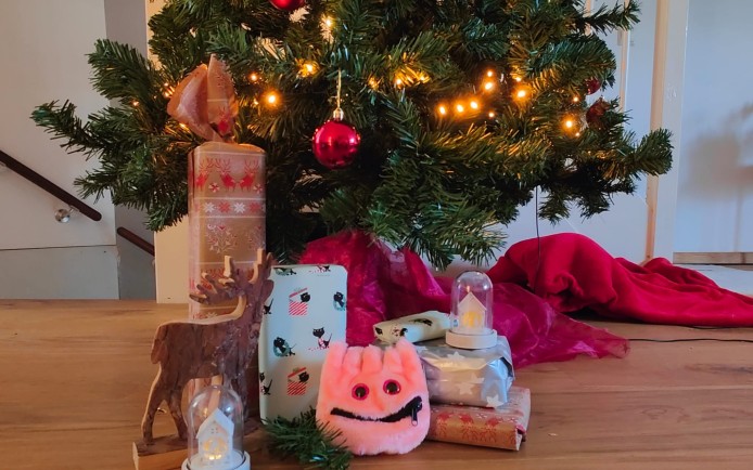 knuffel onder de boom.jpg