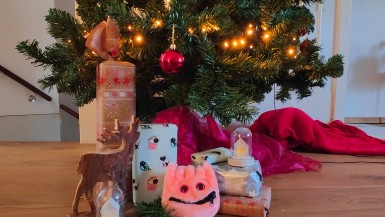 knuffel onder de boom.jpg